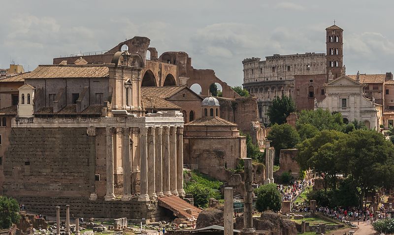 1. Différents bâtiments et ruines côté nord du Forum Romain, Rome, Italie